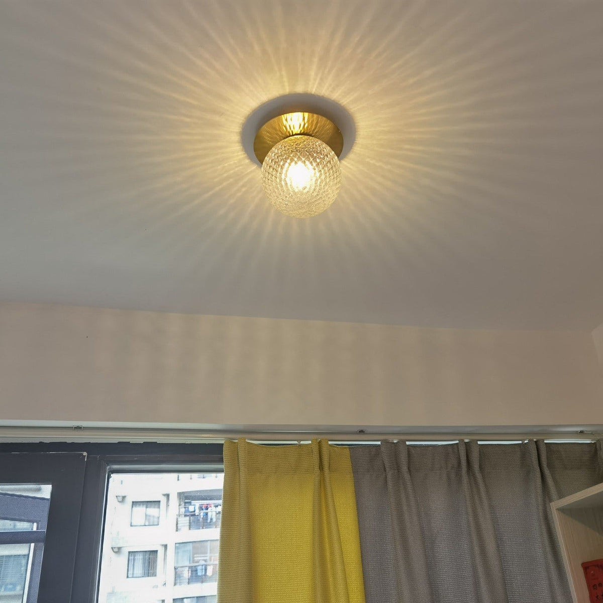 Candeeiro de parede minimalista Nifte em forma de disco e globo