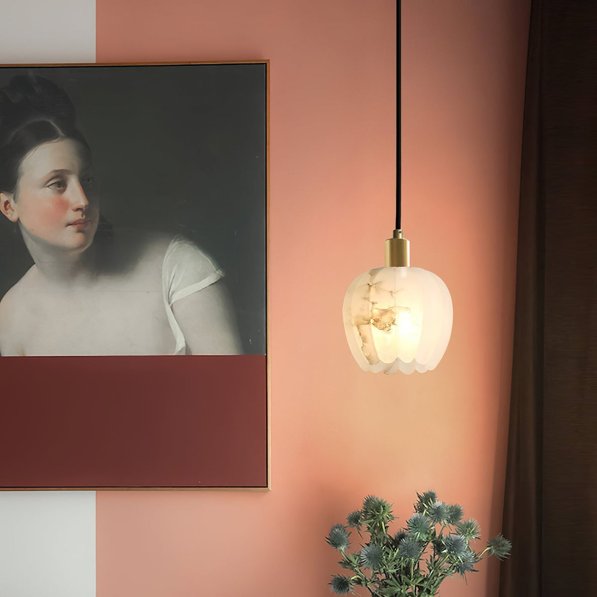 Ritta blomsterformet pendellampe i alabast