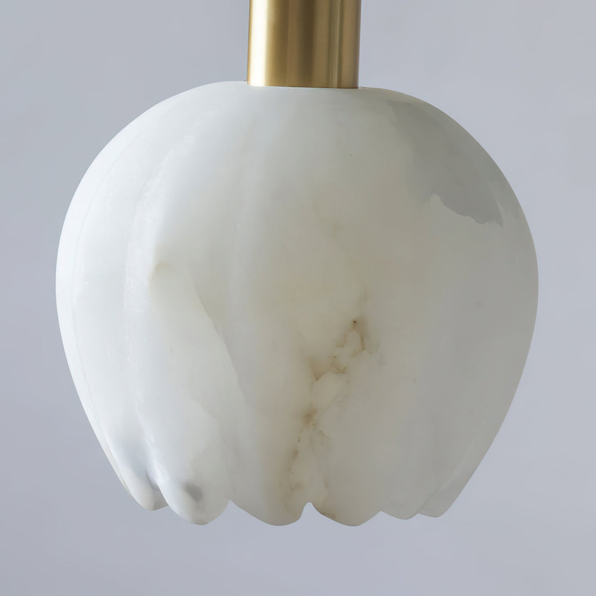 Ritta blomsterformet pendellampe i alabast