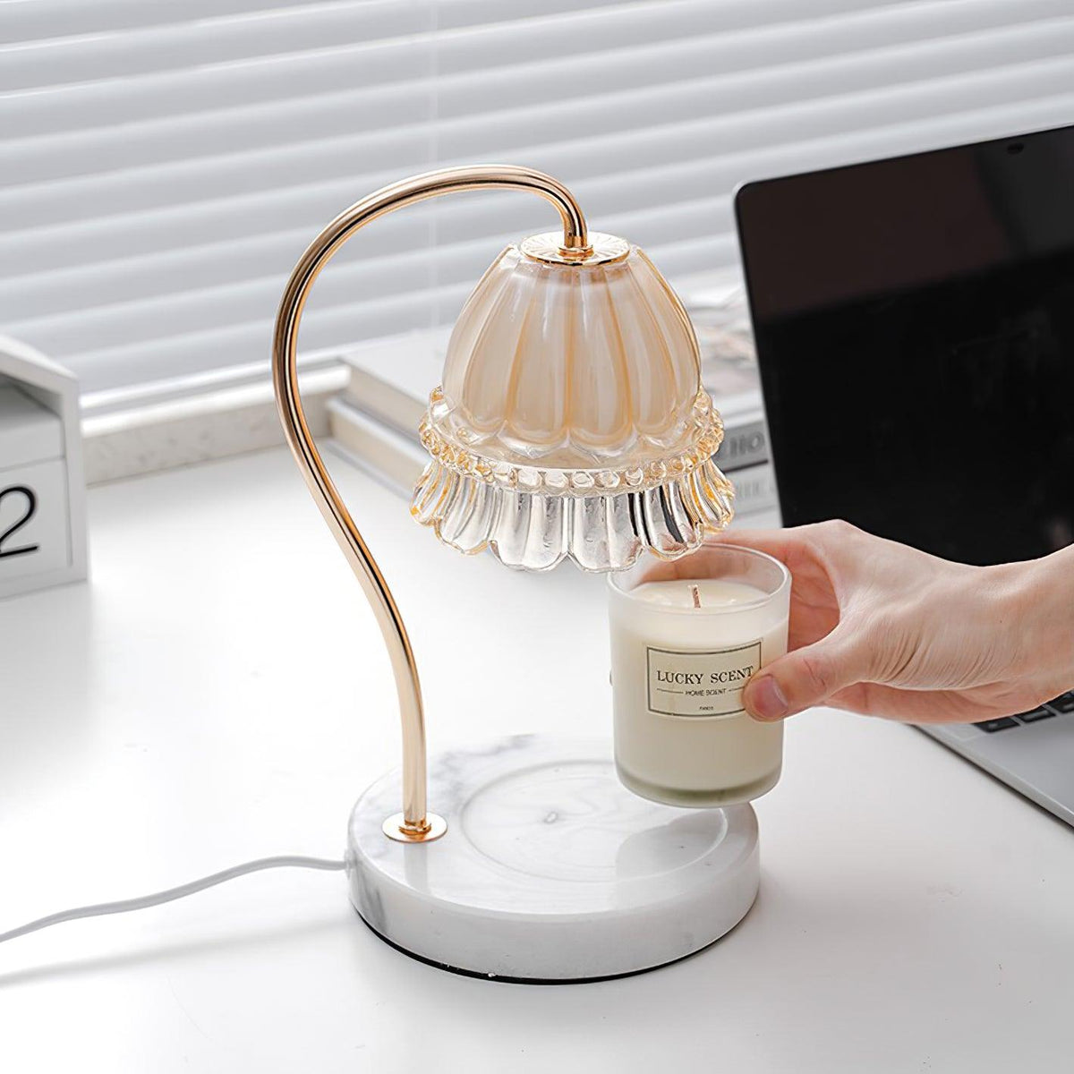Candeeiro de mesa Daze Nordic Art em mármore, de luz quente
