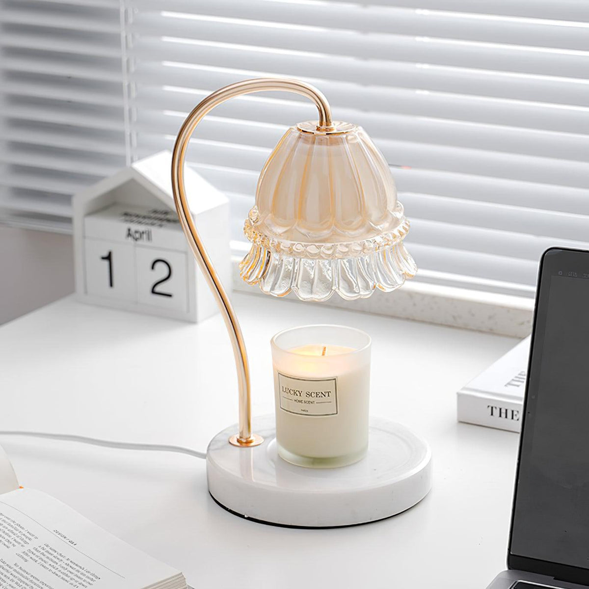 Candeeiro de mesa Daze Nordic Art em mármore, de luz quente