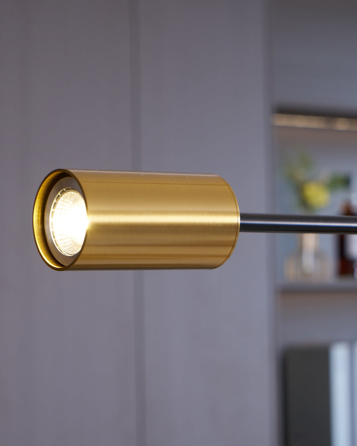 Aulten moderni minimalistinen lineaarinen saarekeriippuvalaisin