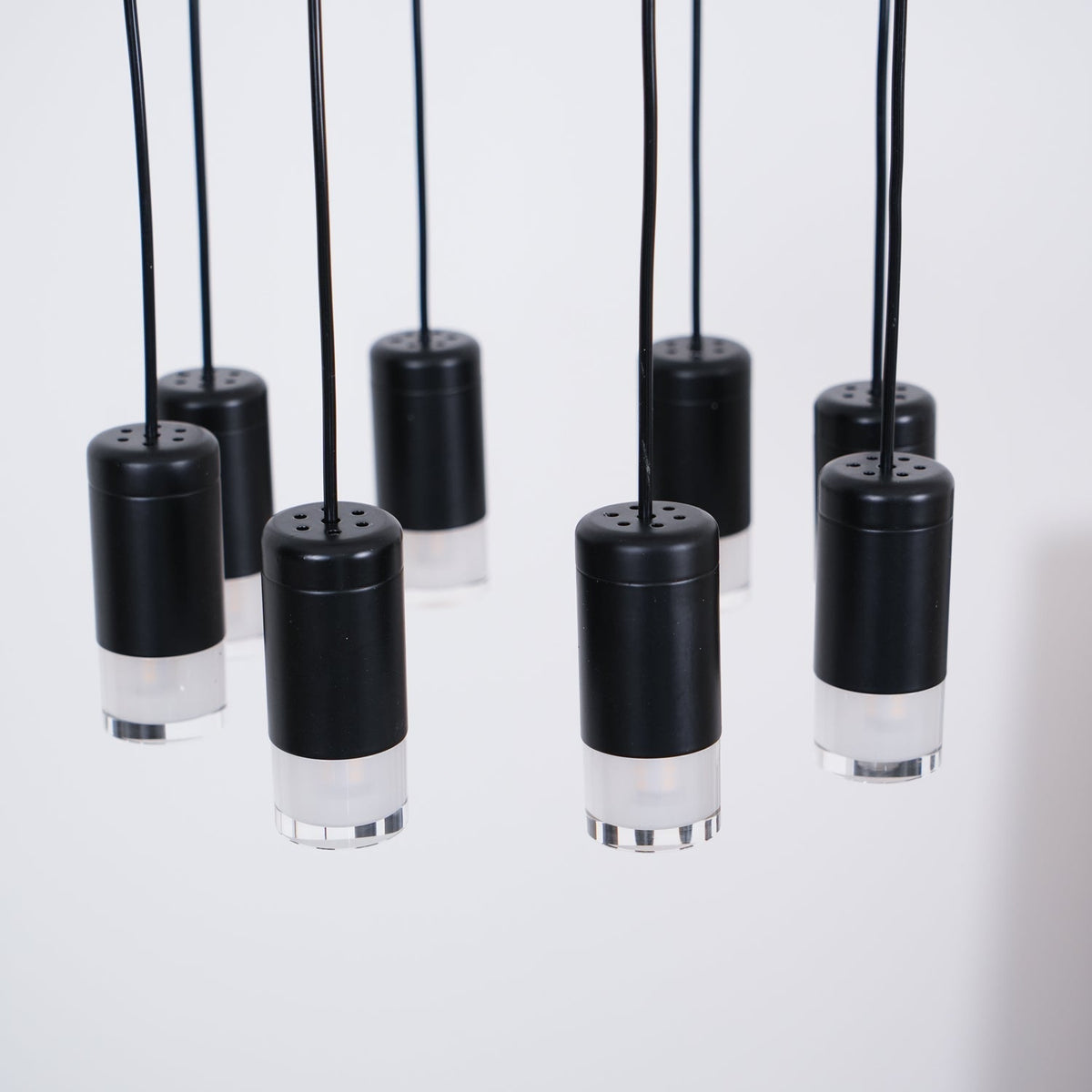 Candeeiro de teto Tevenq com linhas, estrutura de arame preta e LED