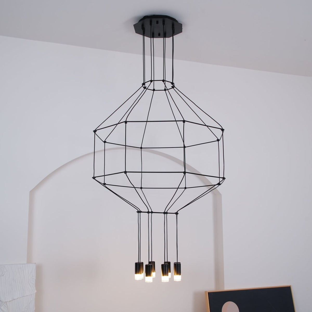 Candeeiro de teto Tevenq com linhas, estrutura de arame preta e LED
