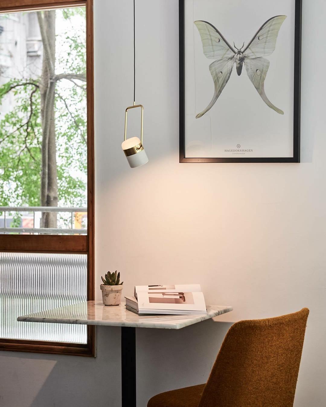 Lirael justerbar glaspendellampa med mässing