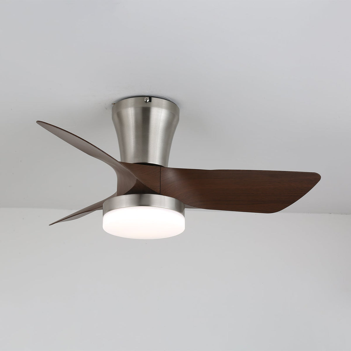 Luz de teto com ventoinha de madeira moderna Trivon