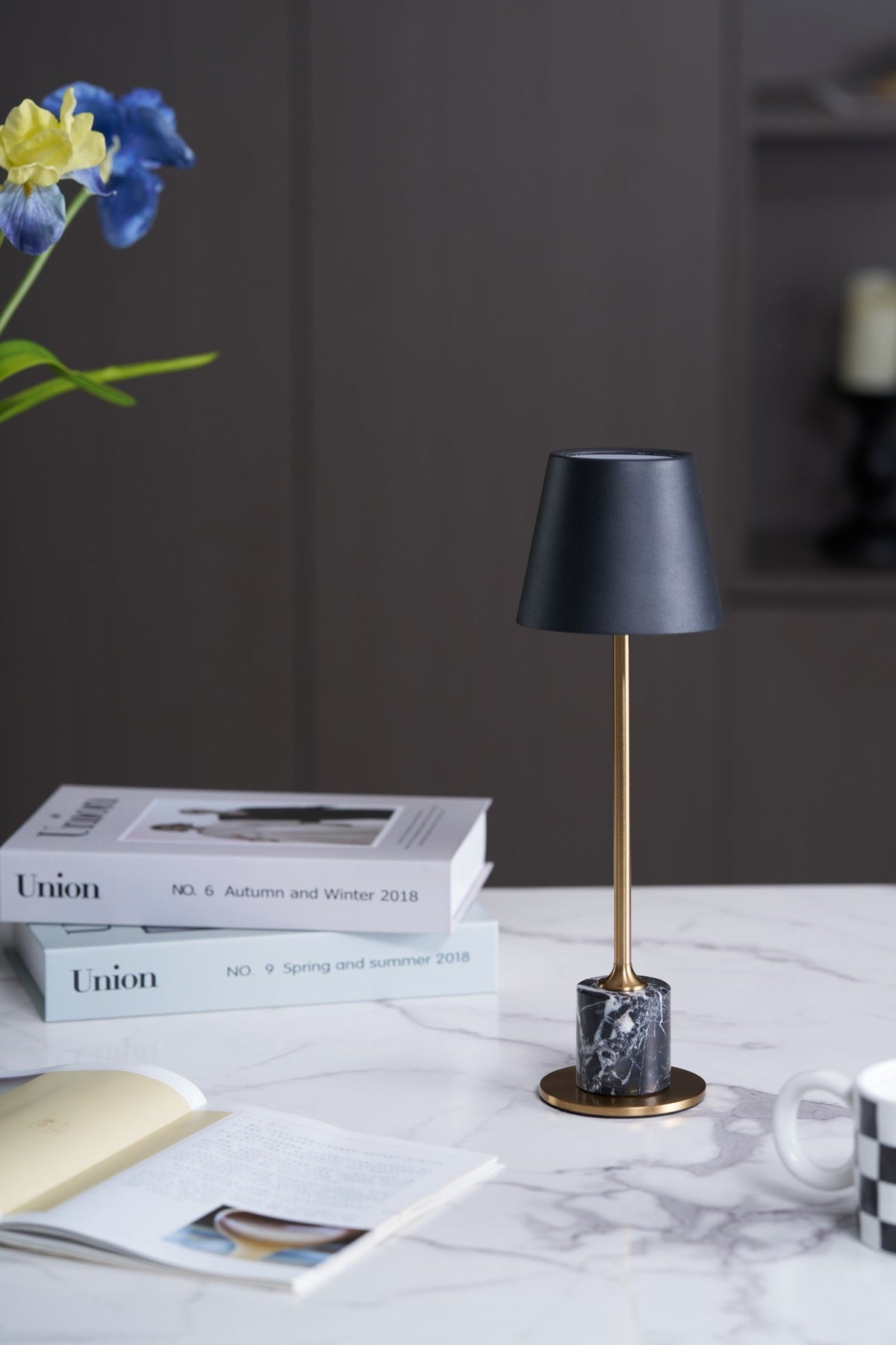 Pennyn minimalistinen pöytälamppu