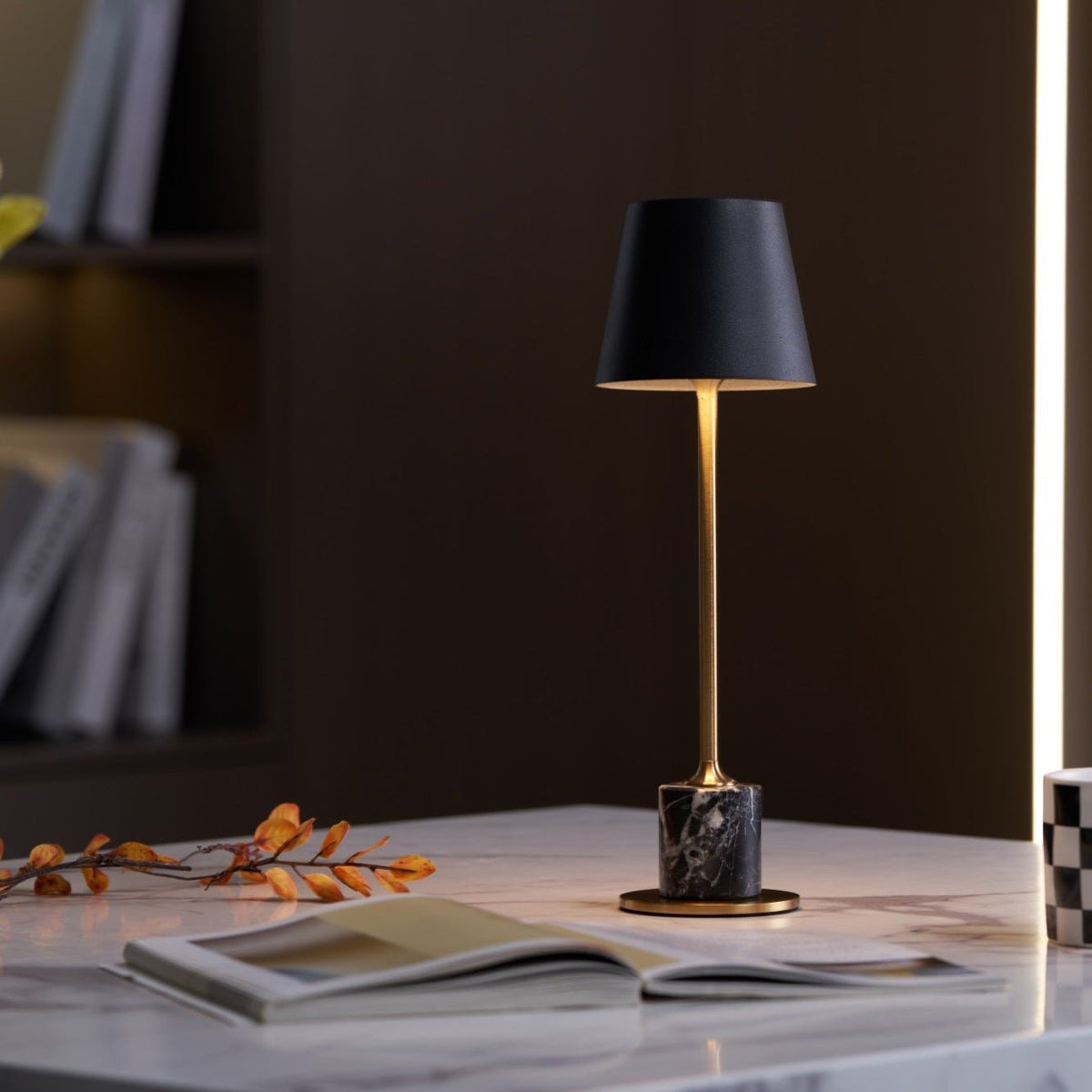 Pennyn minimalistinen pöytälamppu