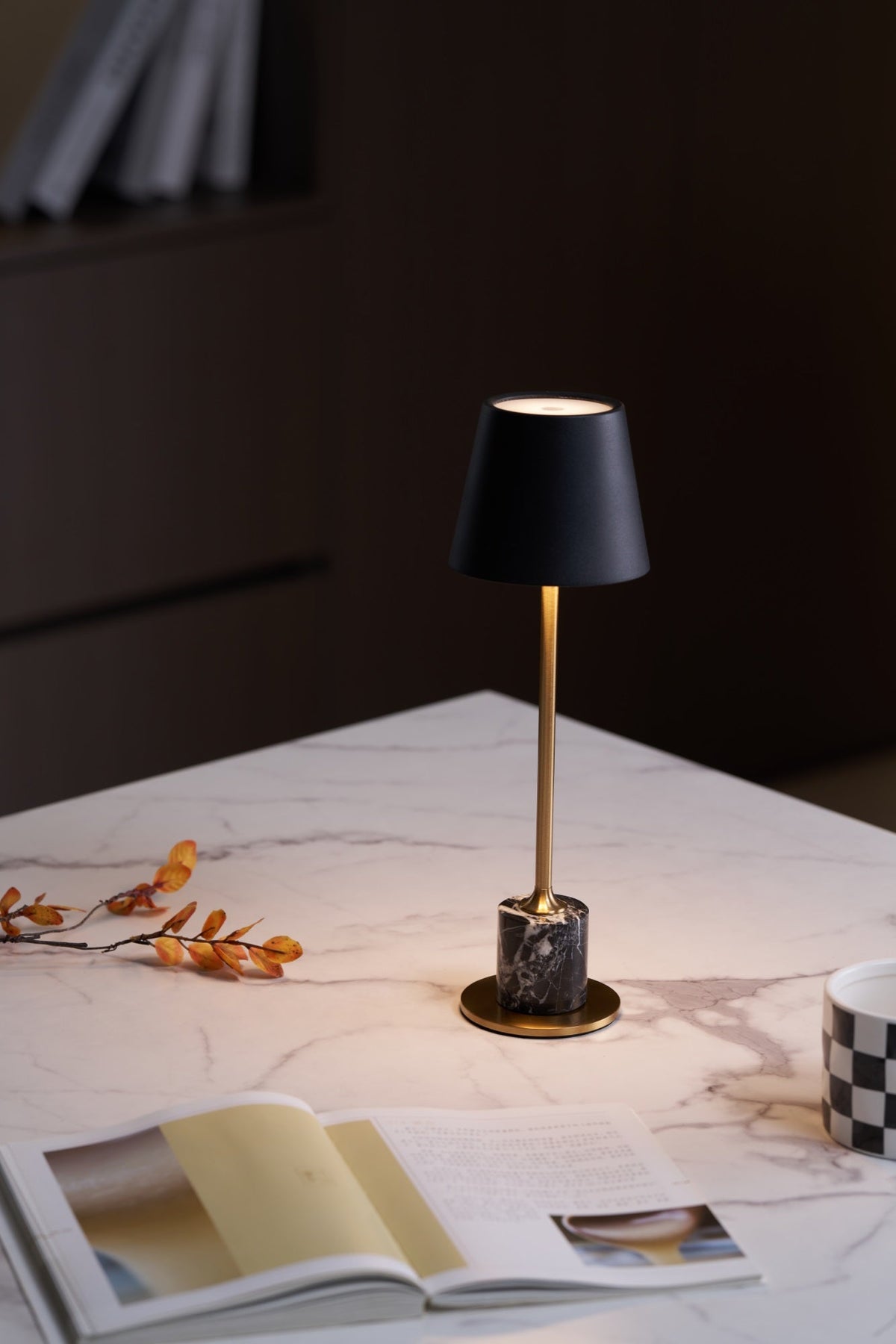 Pennyn minimalistinen pöytälamppu