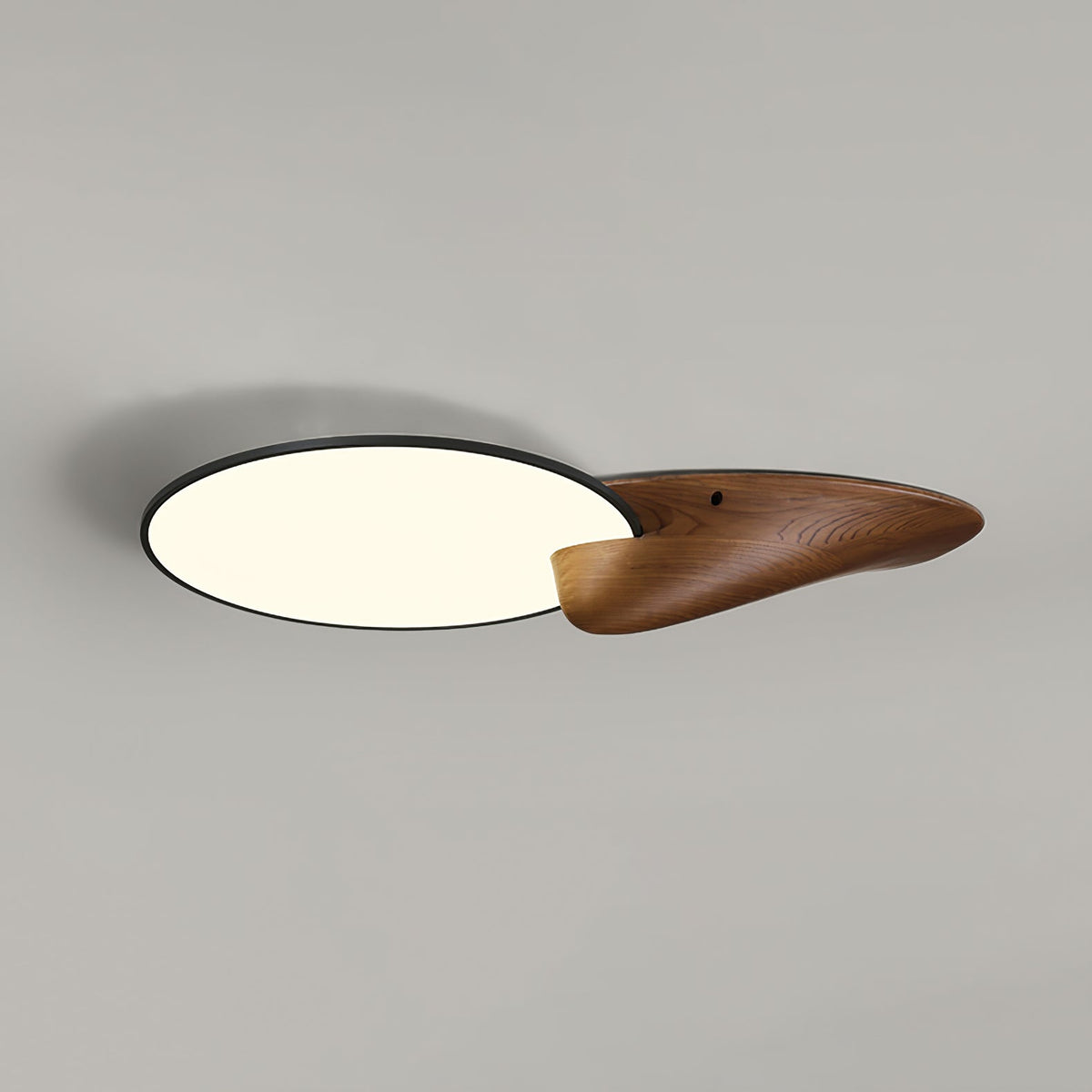 Zovenel eksklusiv loftlampe i træ med elegant spidsdesign