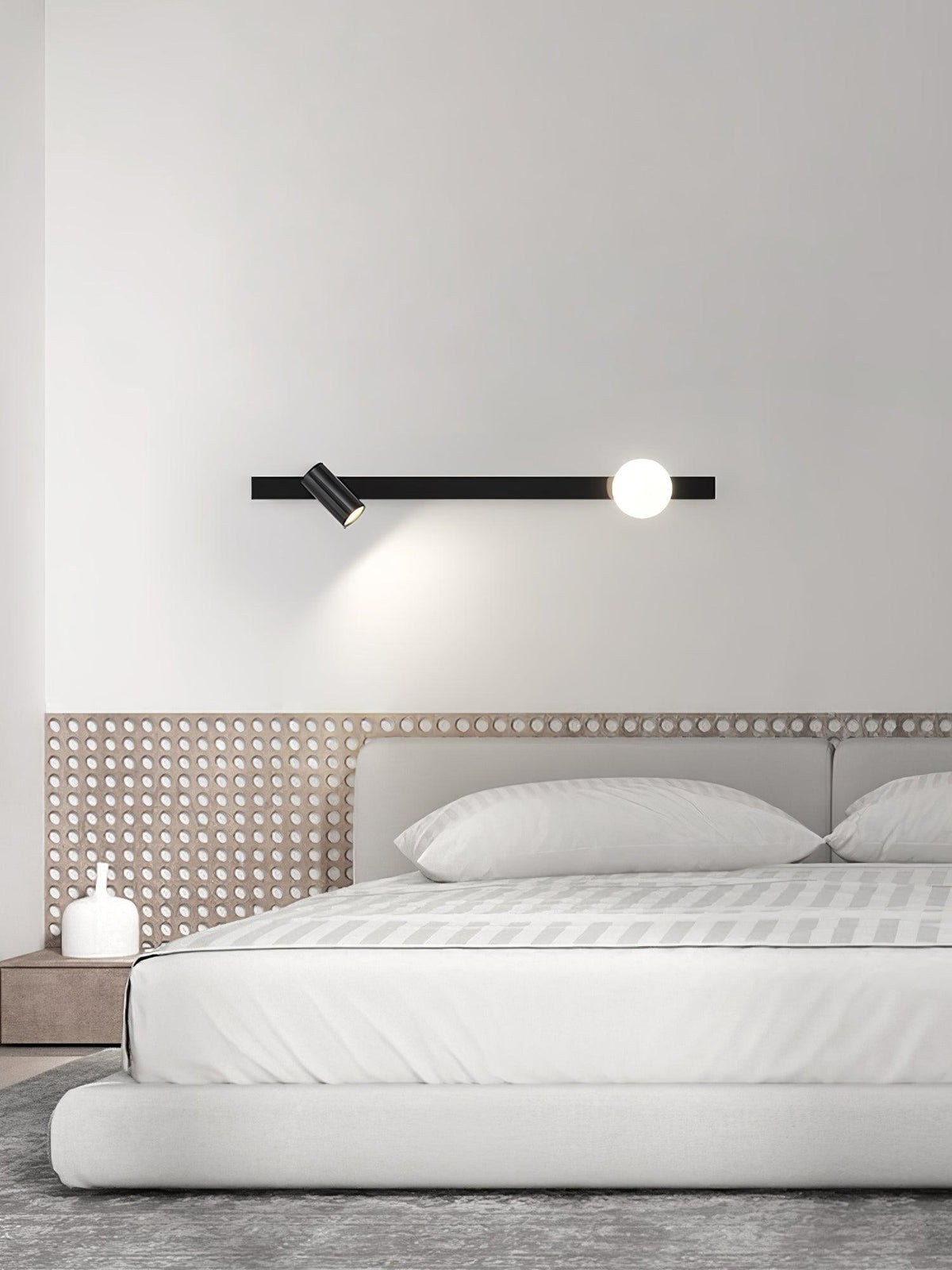 Candeeiro de parede Aloz minimalista em latão e vidro