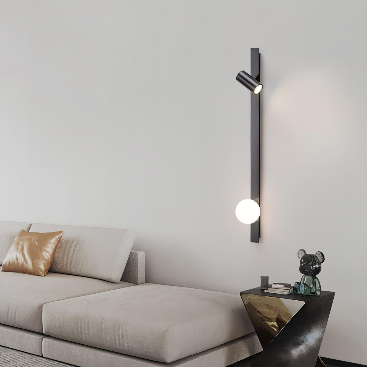 Candeeiro de parede Aloz minimalista em latão e vidro