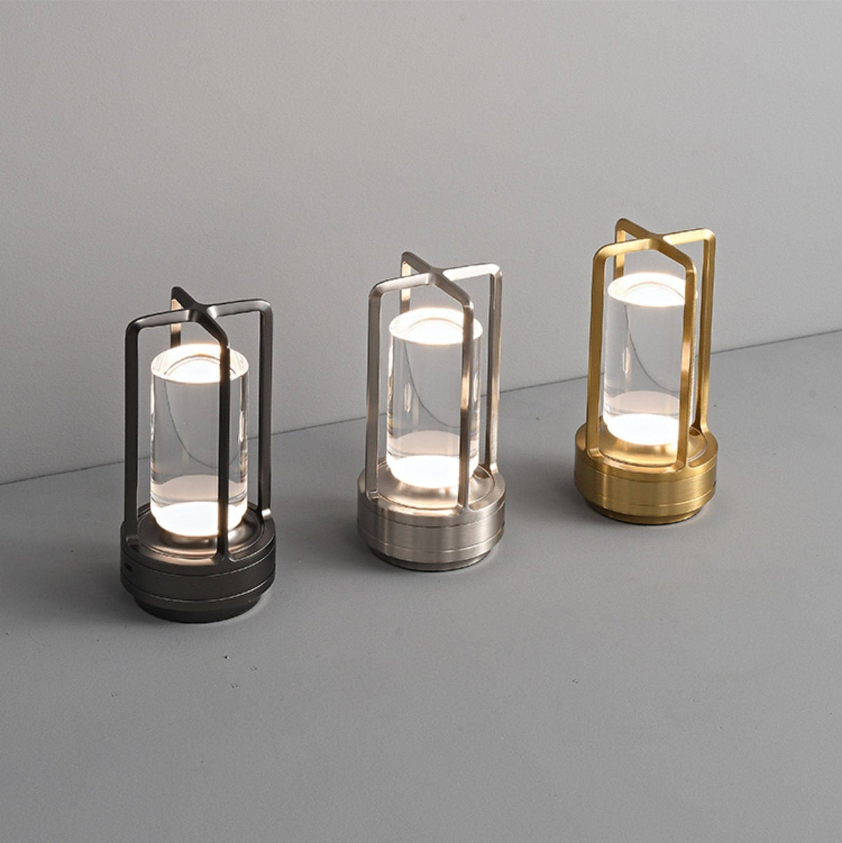 Solvane-genopladelig bordlampe