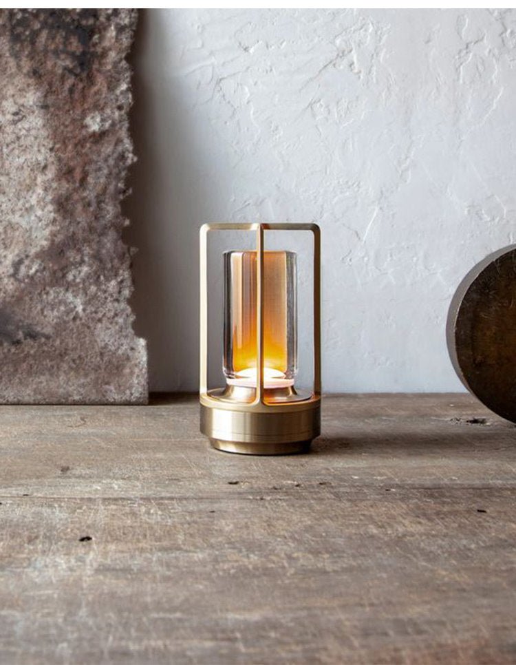 Solvane-genopladelig bordlampe