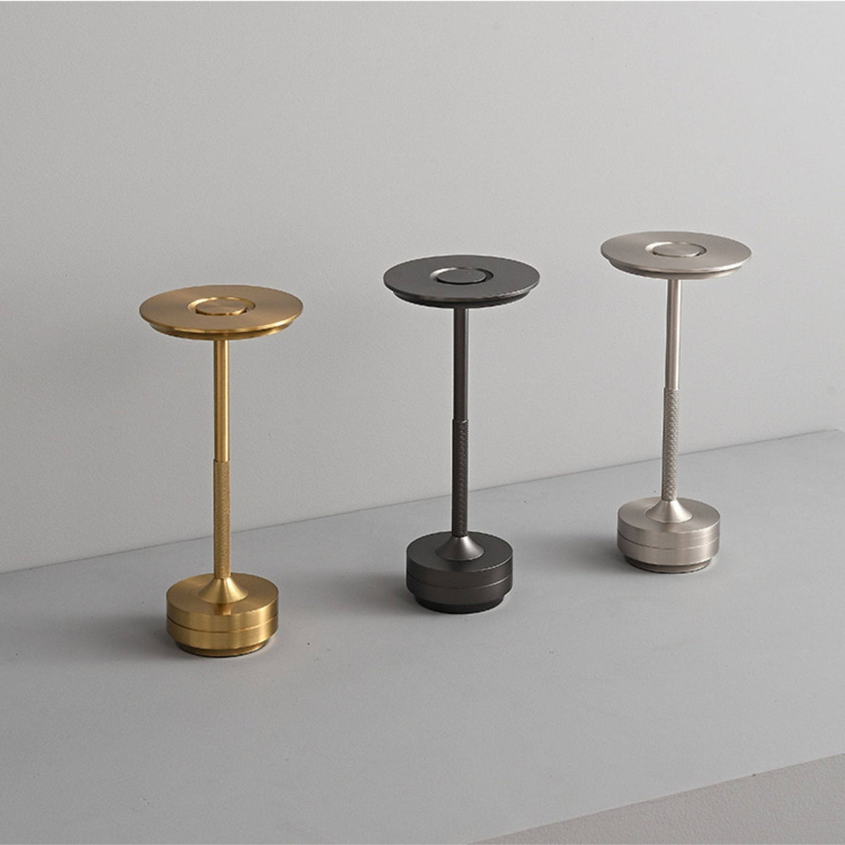 Solvane-genopladelig bordlampe