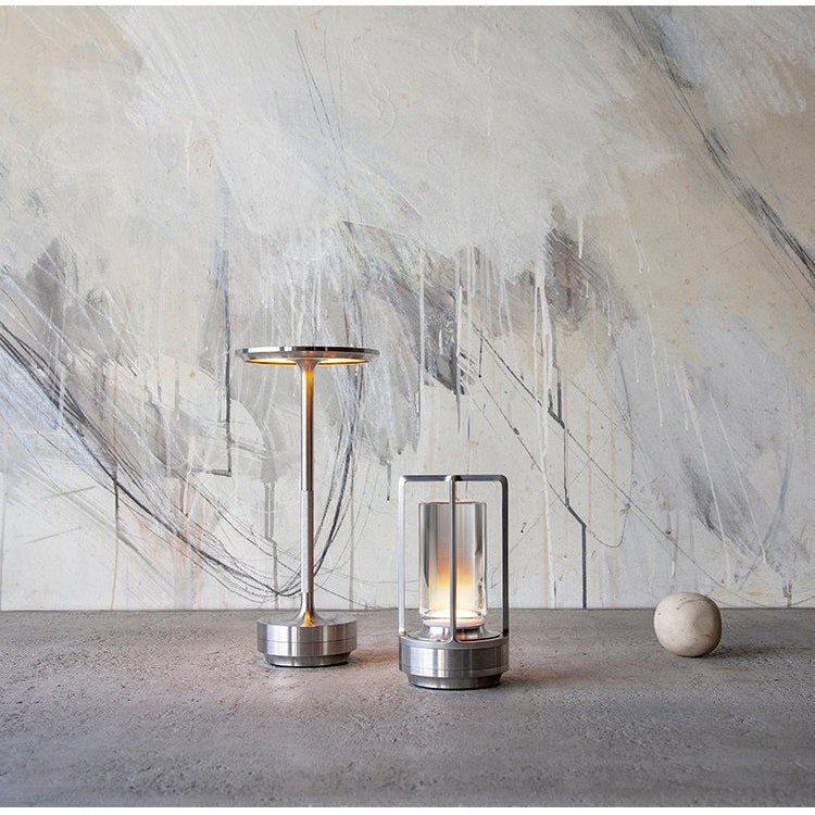 Solvane-genopladelig bordlampe