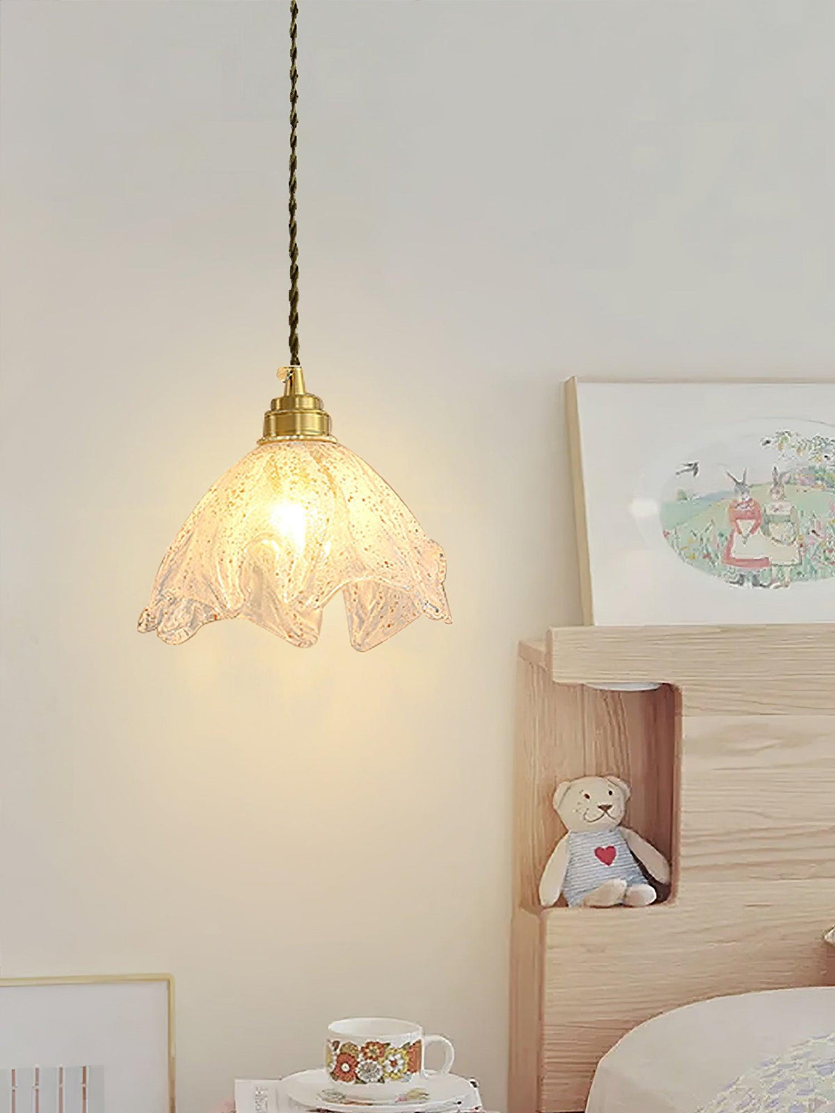 Deveny pendellampe i messing med rillet glaslotus vintage