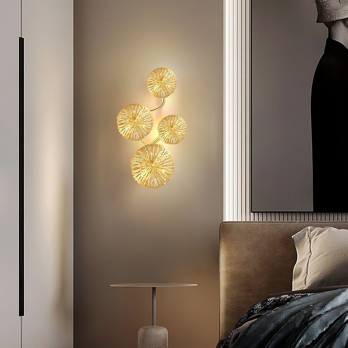 Veya veggljós í lótusblaðslaga formi