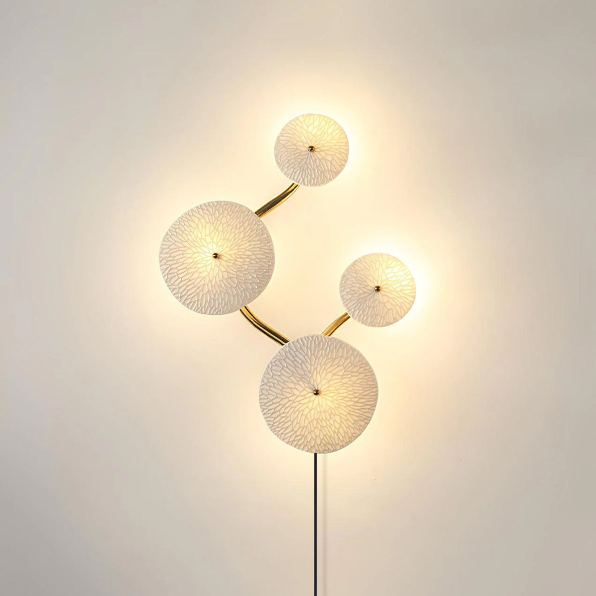 Plug-in-vägglampa med lotusblad