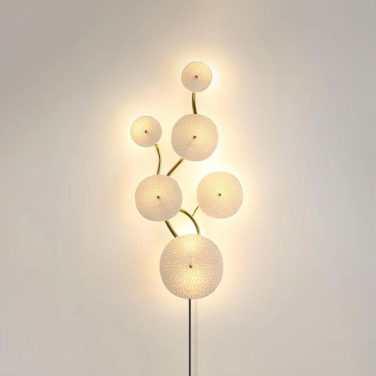Plug-in-vägglampa med lotusblad