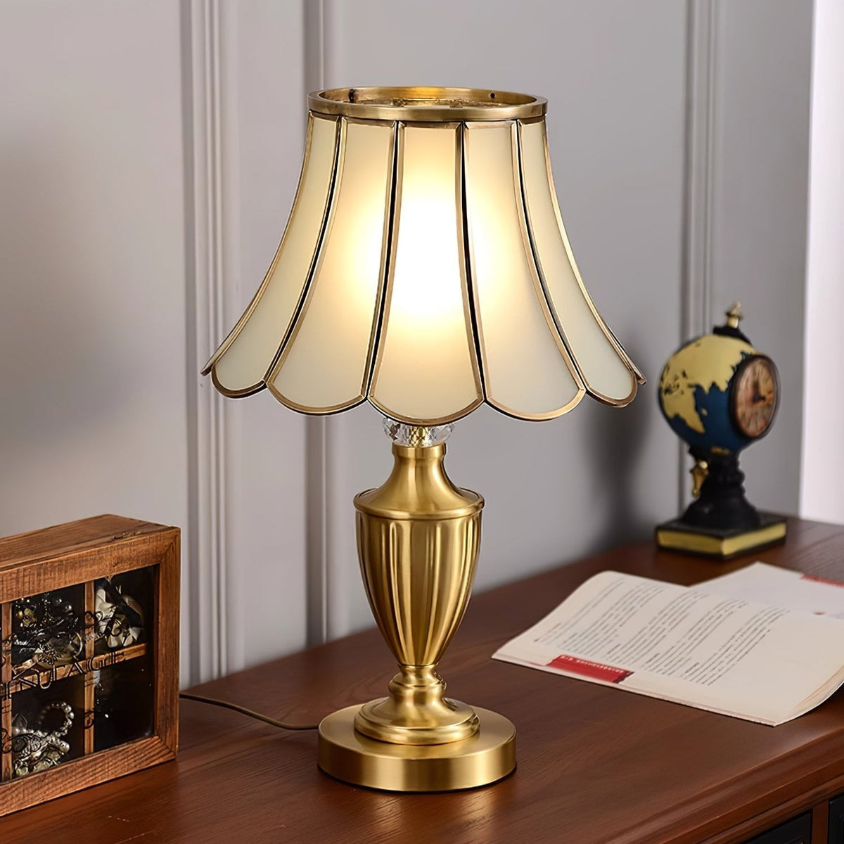 Vintagebordslampa i mässing och glas Valencia