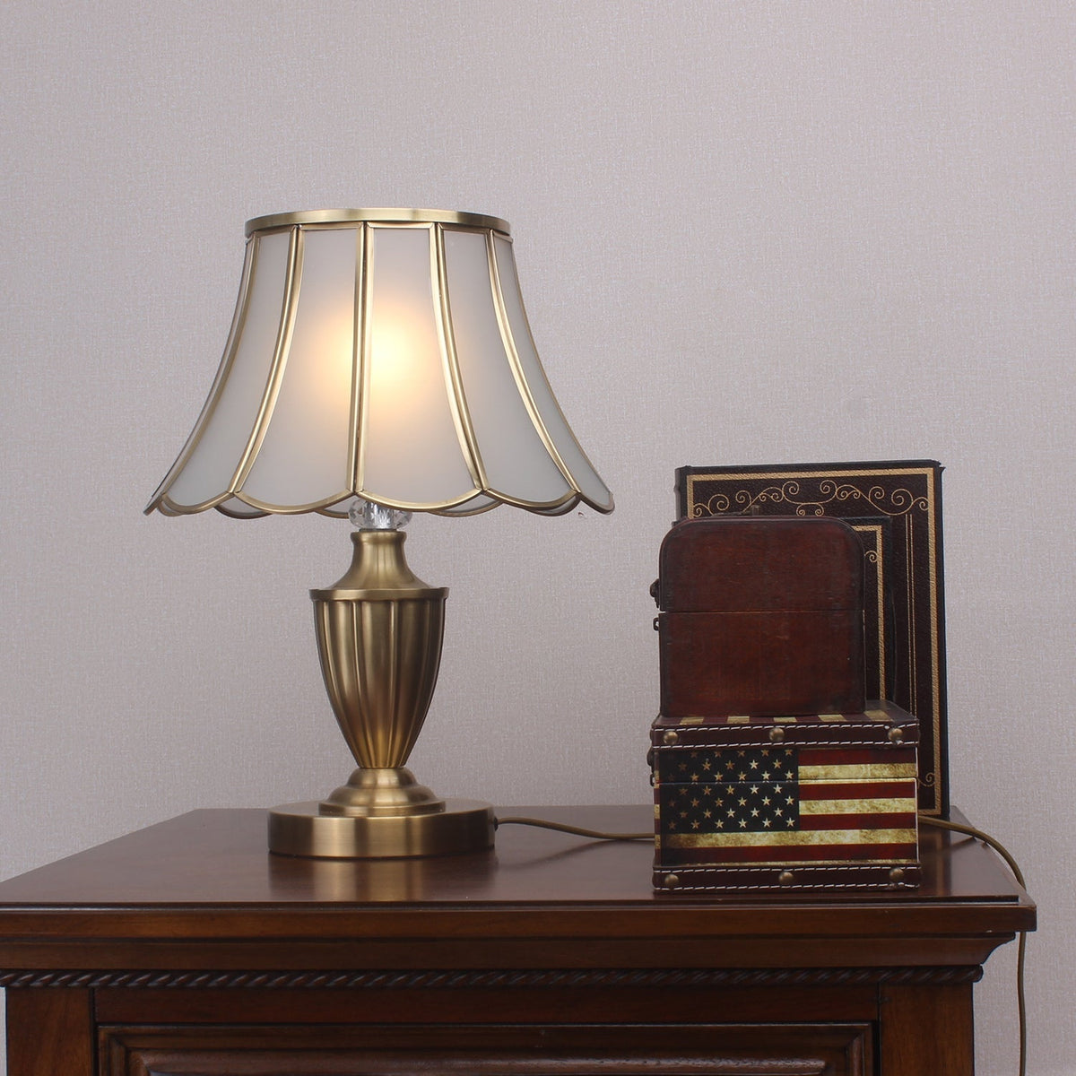 Vintagebordslampa i mässing och glas Valencia