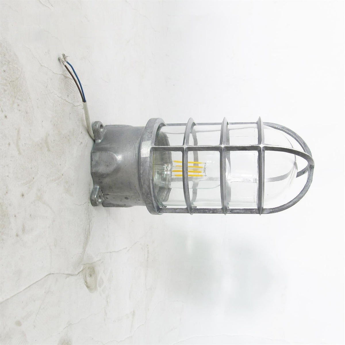 Ozorel-seinävalaisin