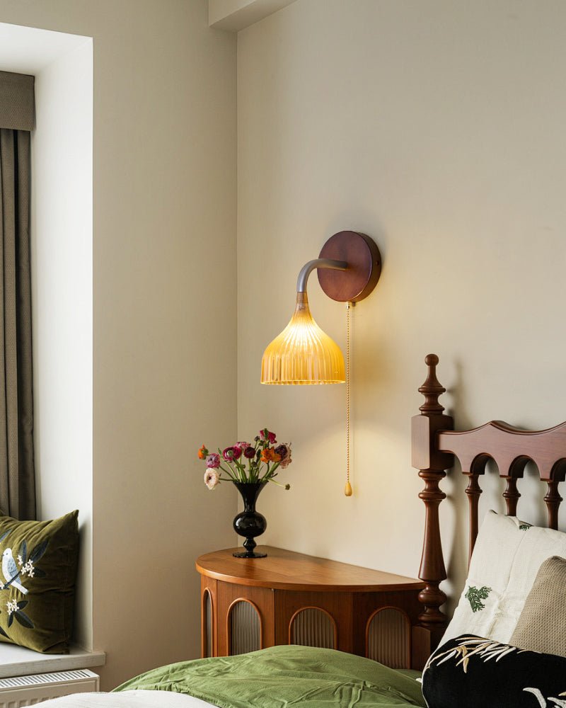 Cimararae elegant klassisk vägglampa i trä