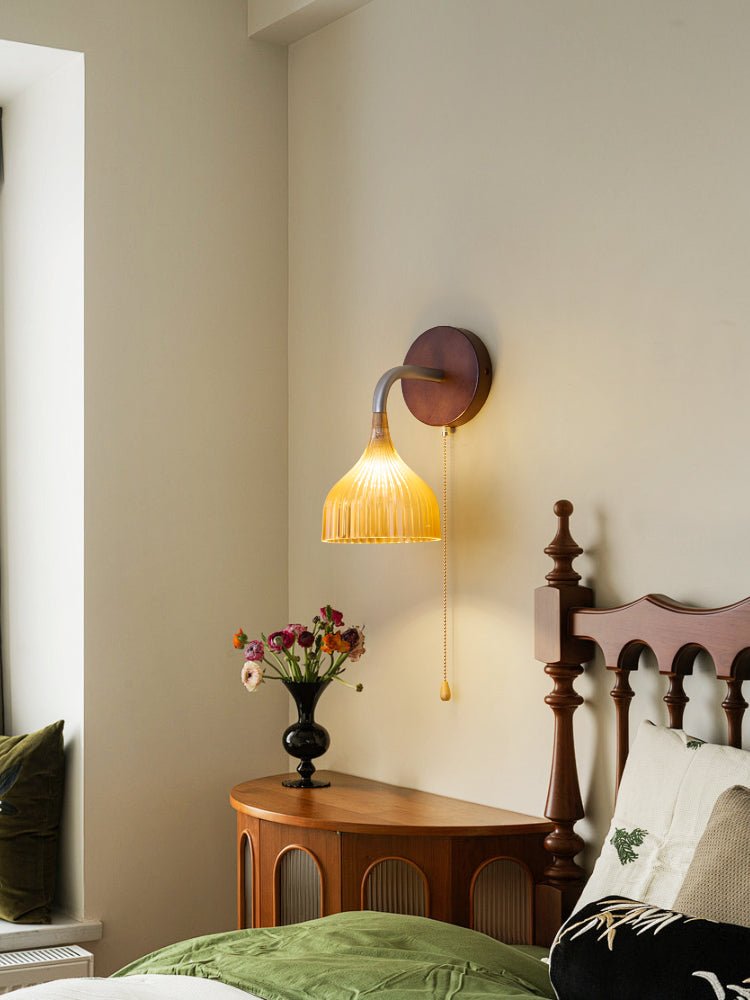 Cimararae elegant klassisk vägglampa i trä