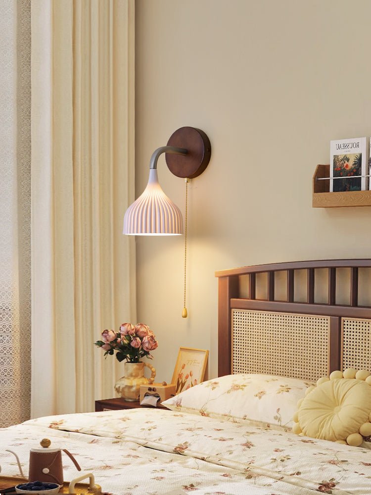 Cimararae elegant klassisk vägglampa i trä