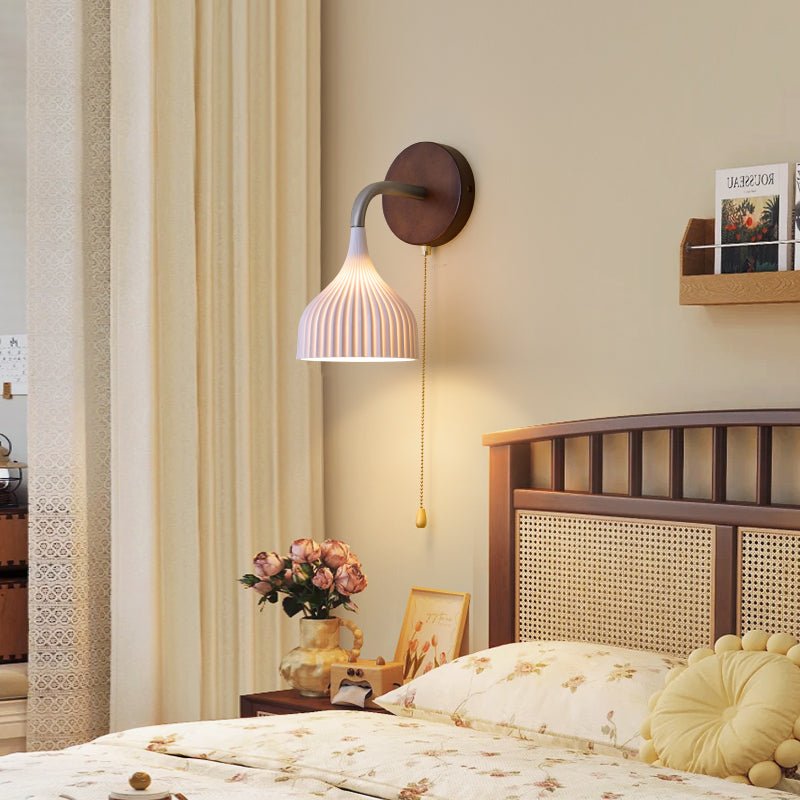 Cimararae elegant klassisk vägglampa i trä