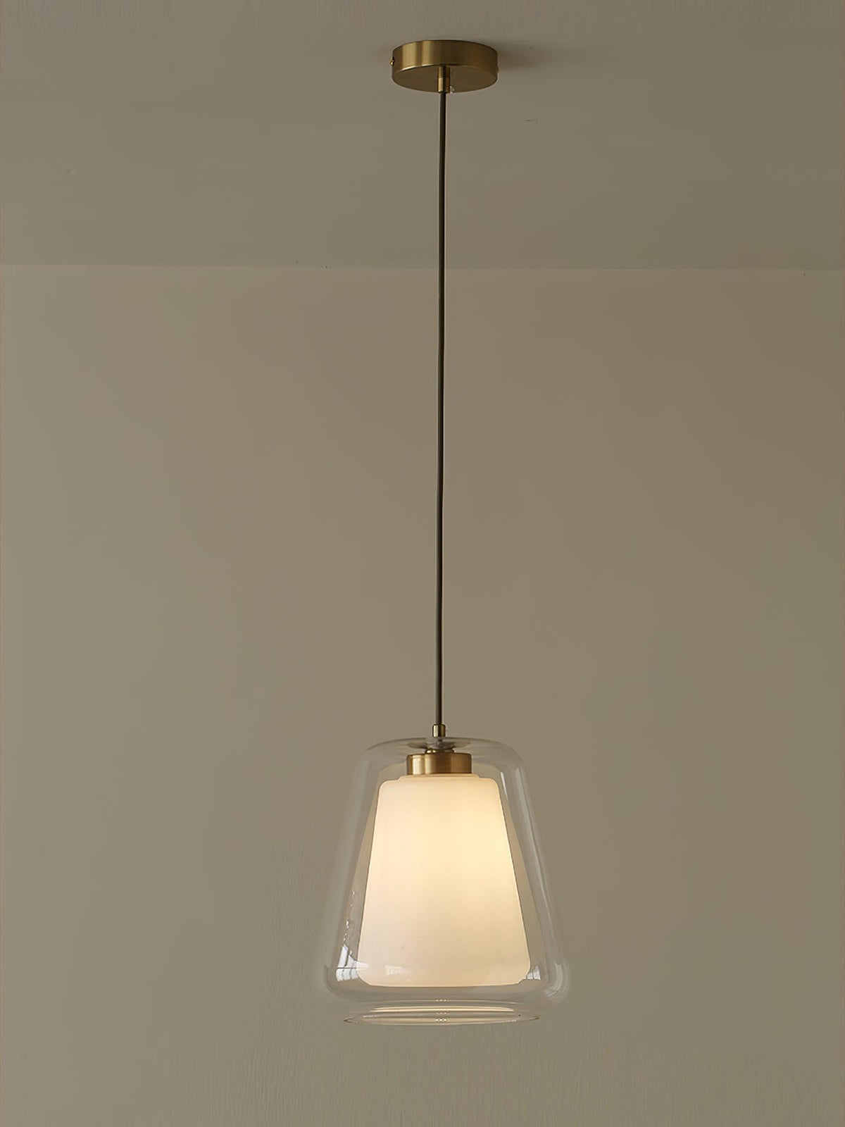 Ate moderne pendellampe i guld