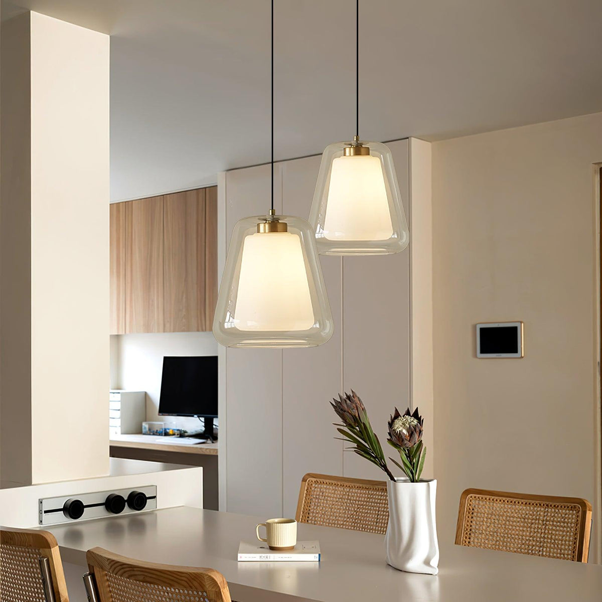 Ate moderne pendellampe i guld