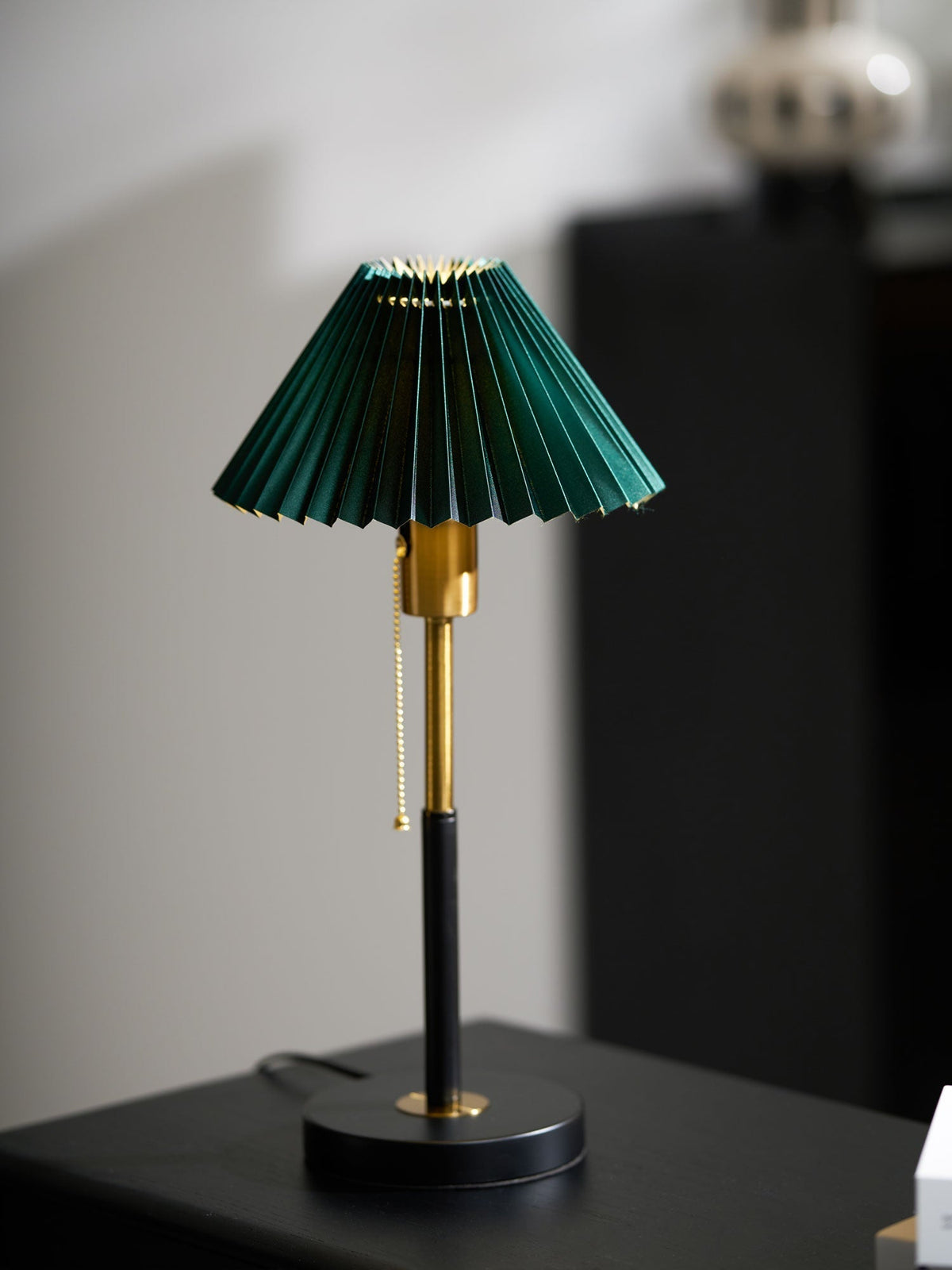 Mevzo minimalistisk bordslampa i keramik