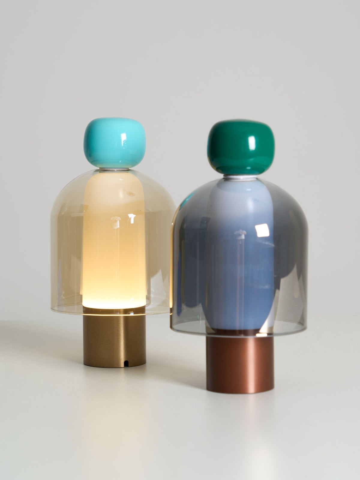 Nara kunstnerisk bordlampe i glas