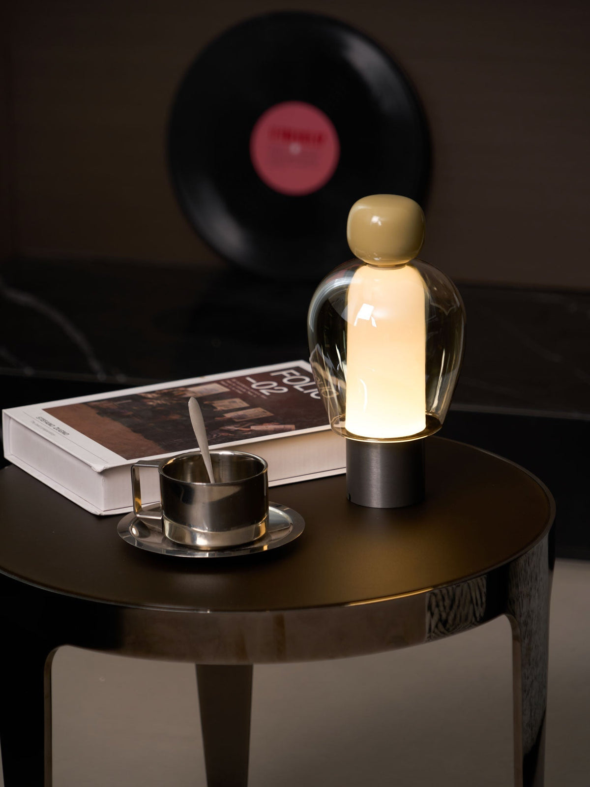 Nara kunstnerisk bordlampe i glas