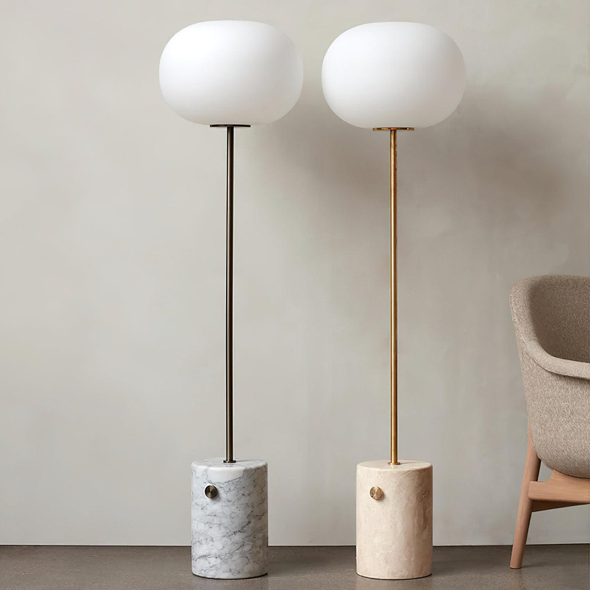 Iloryra golvlampa med pelarfot i travertin