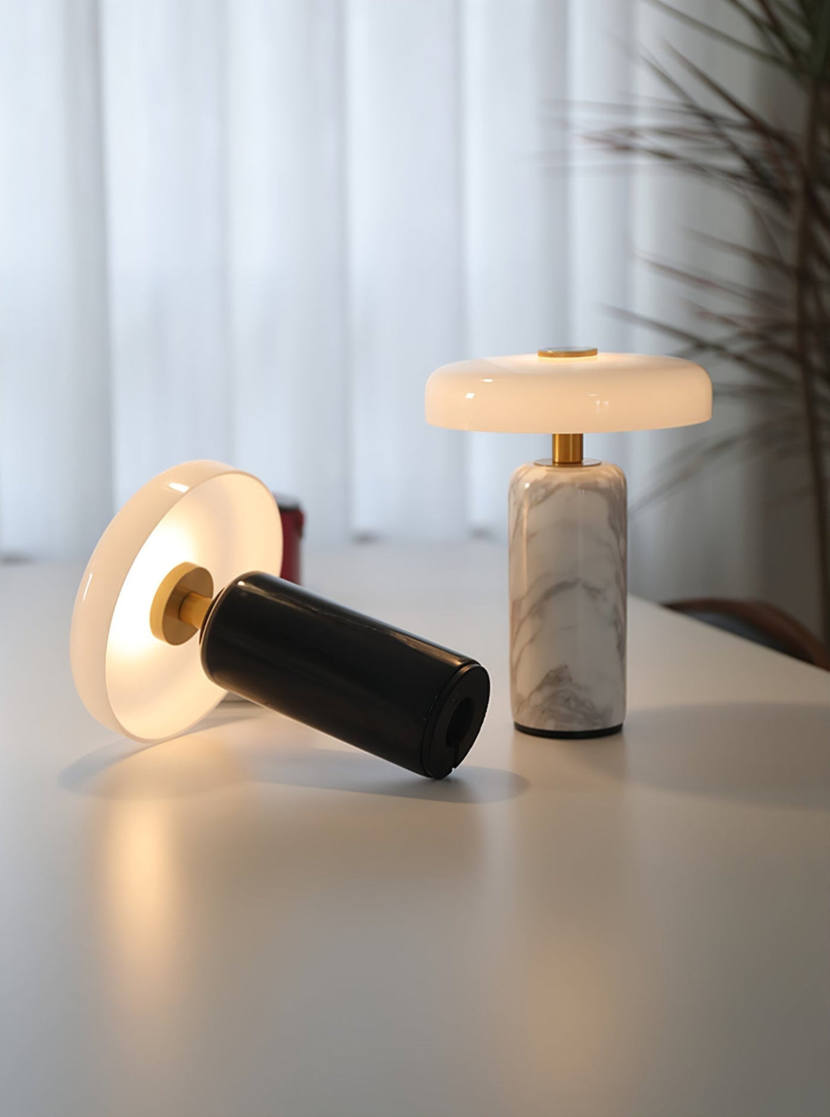 Ryvek moderne marmorbordlampe