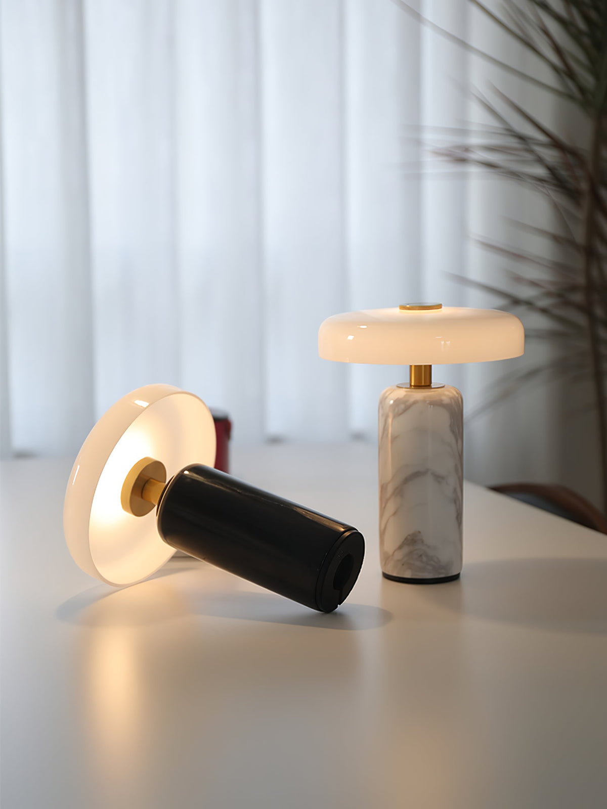 Ryvek moderne marmorbordlampe