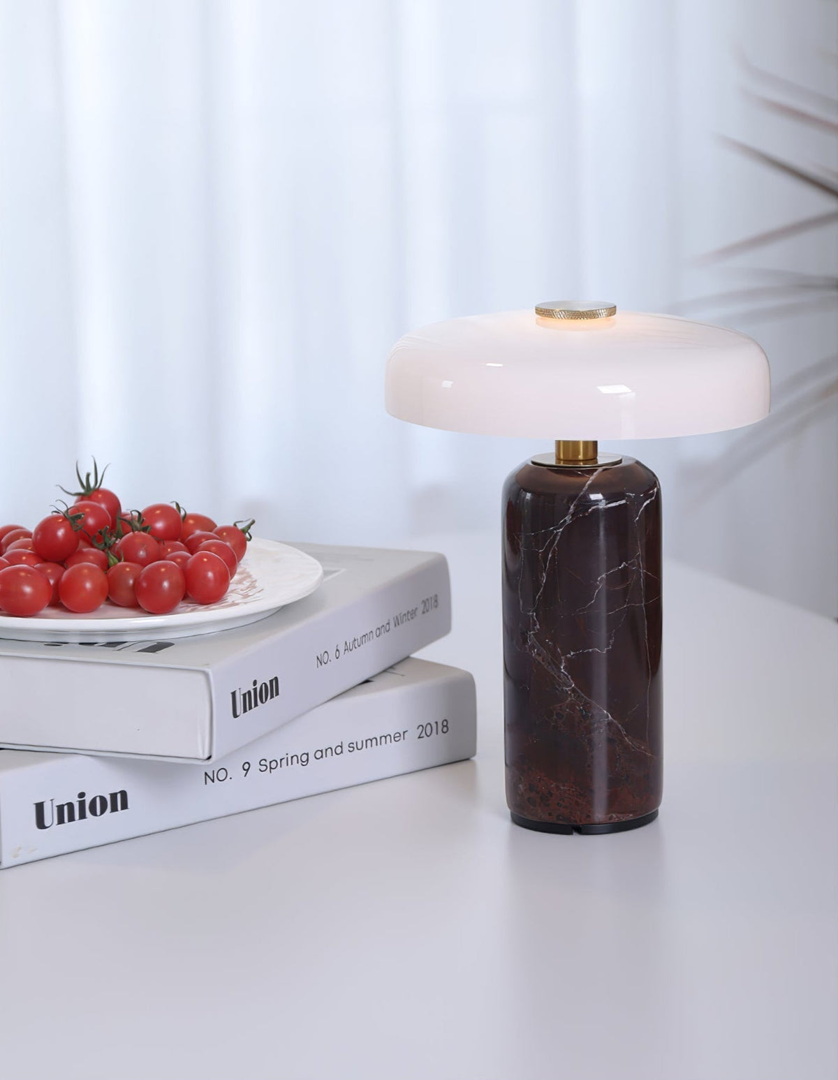 Ryvek moderne marmorbordlampe