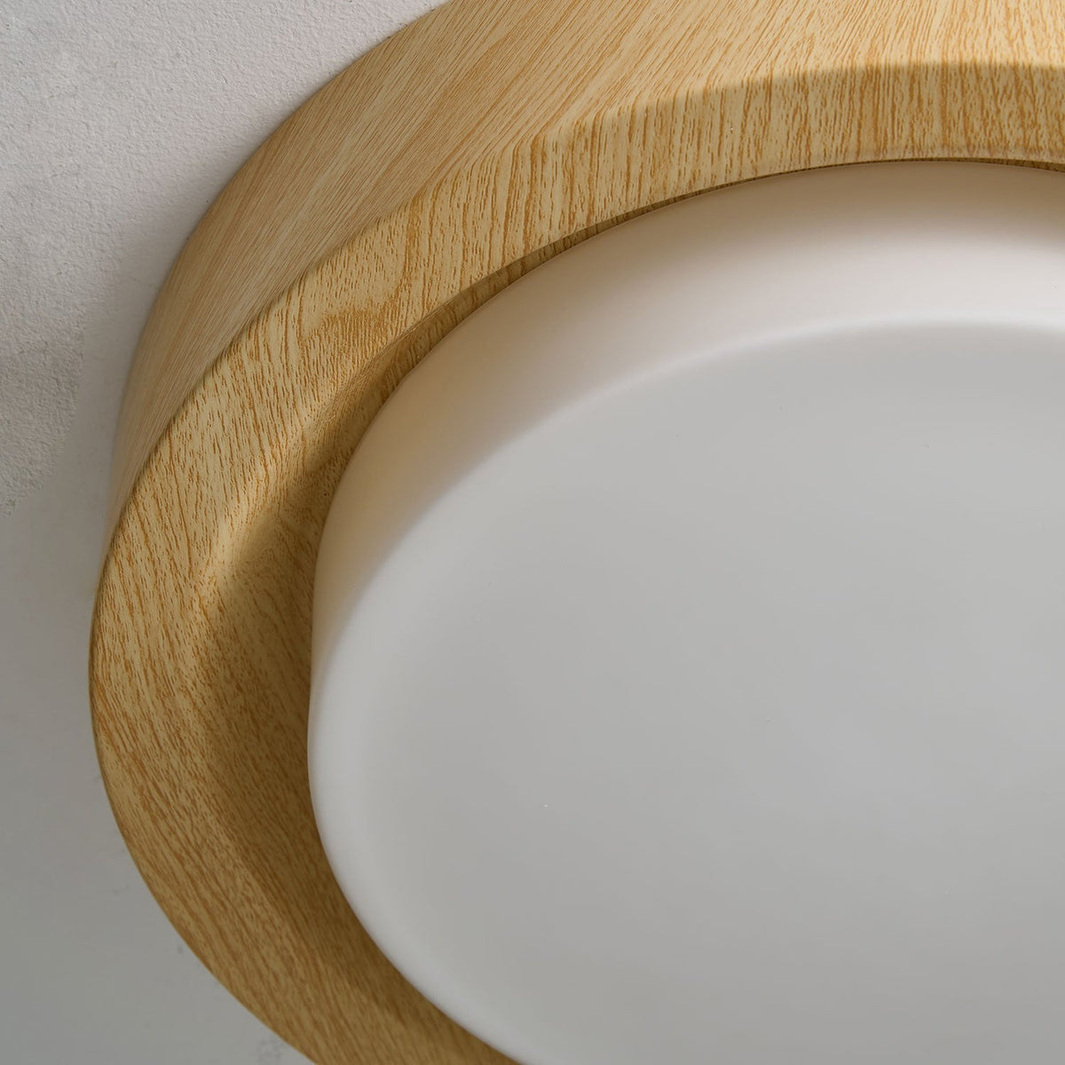Sylaeon minimalistinen puukattovalaisin