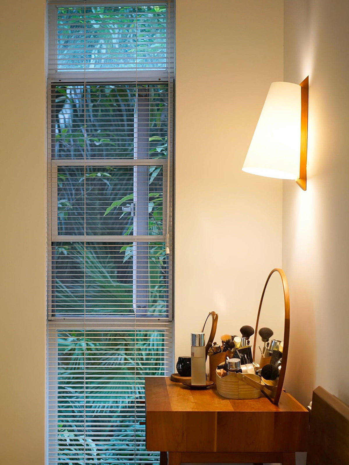 Miriam modern minimalistisk vägglampa i plast
