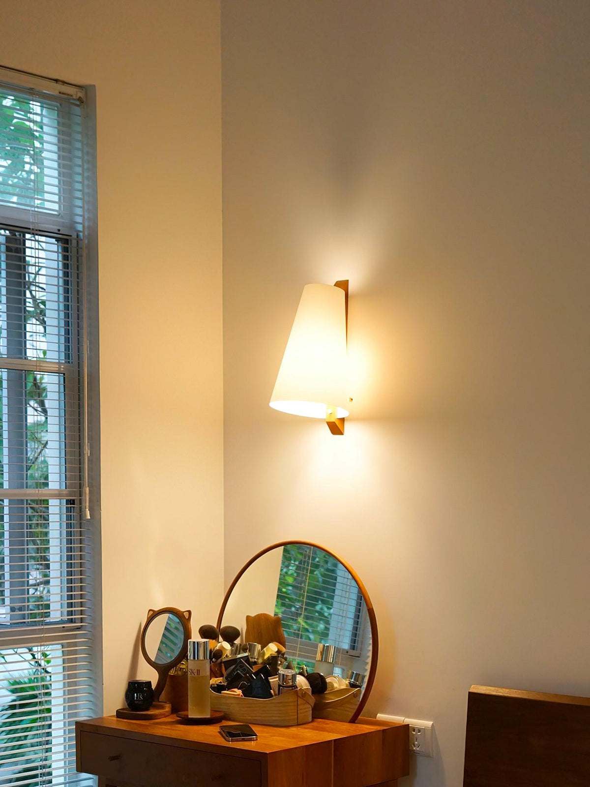 Miriam modern minimalistisk vägglampa i plast