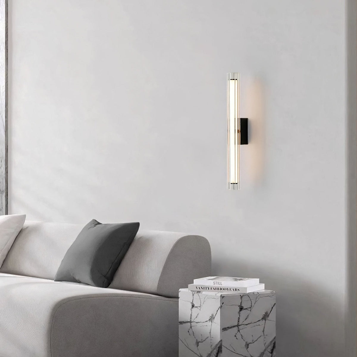 Corvs samtida vägglampa i glas