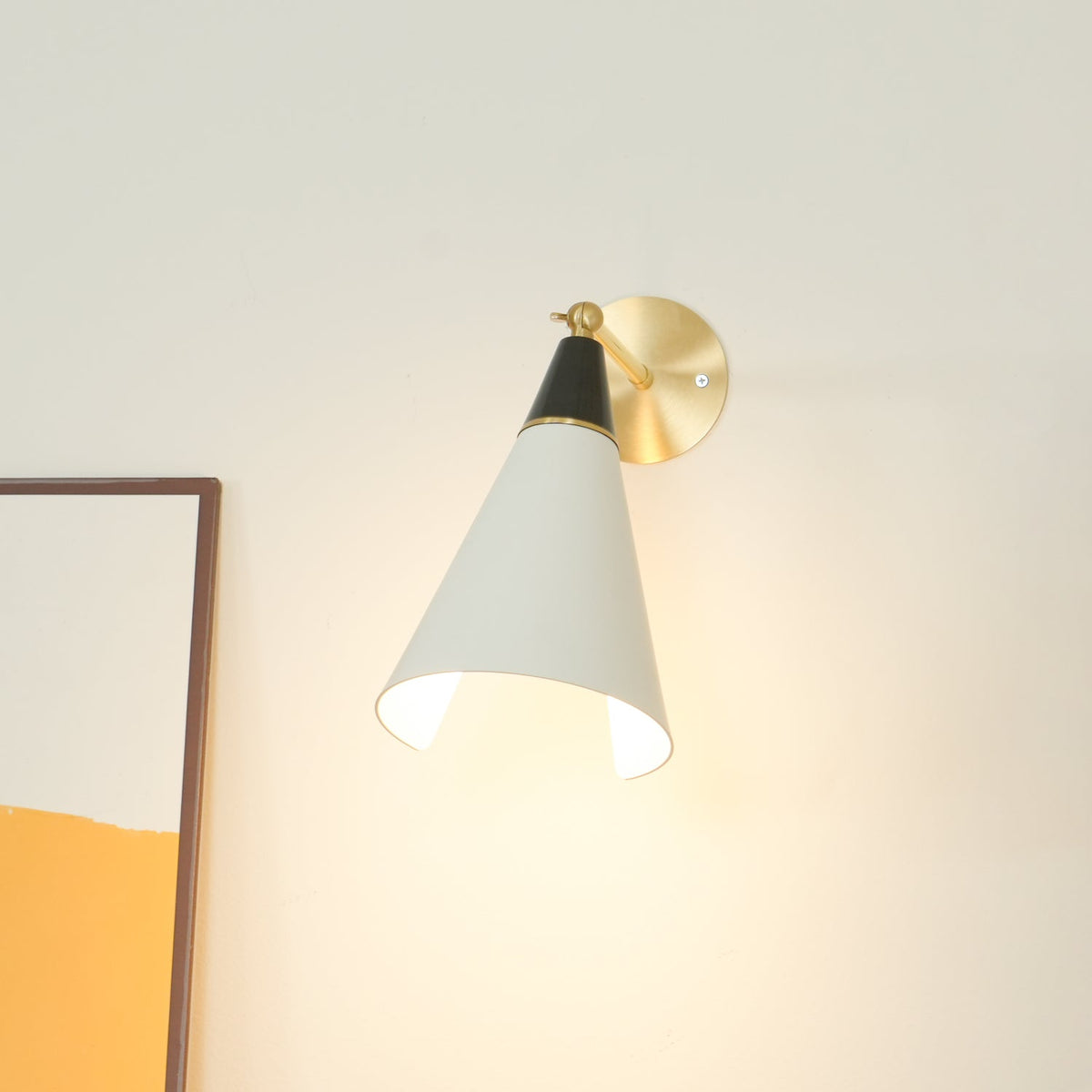 Orieiella modern minimalistisk vägglampa i mässing