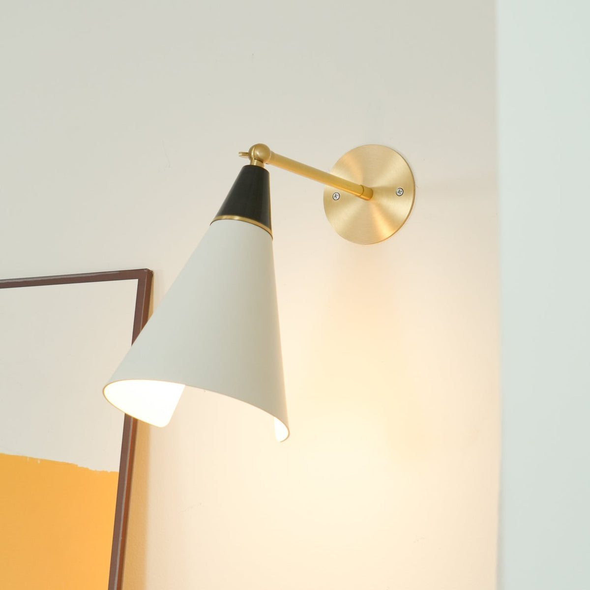 Orieiella modern minimalistisk vägglampa i mässing