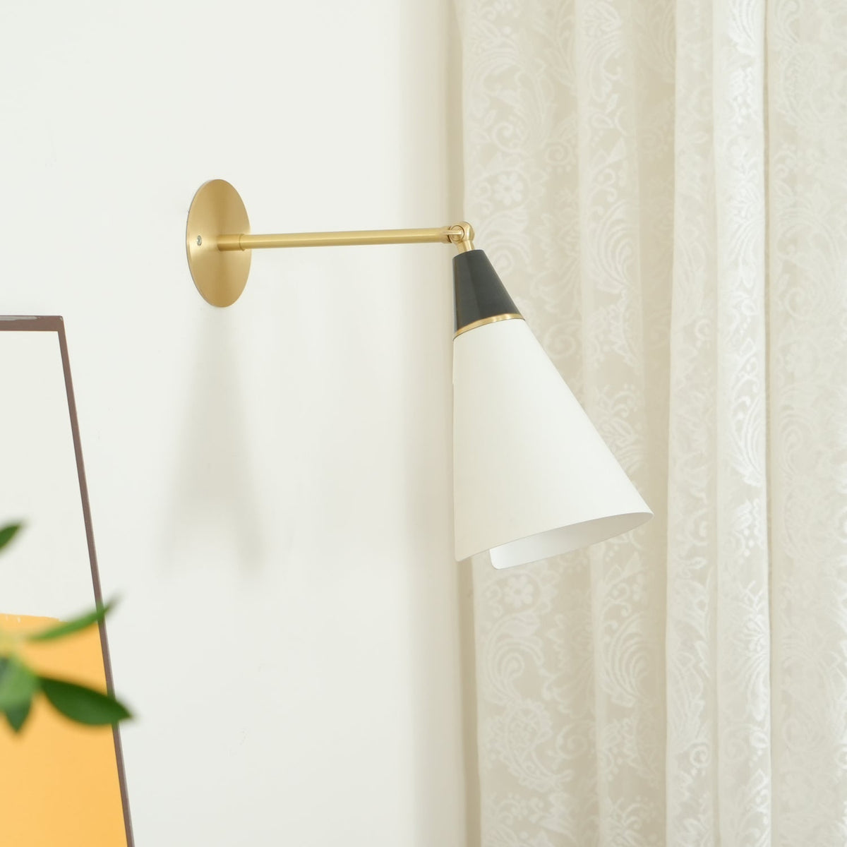 Orieiella modern minimalistisk vägglampa i mässing