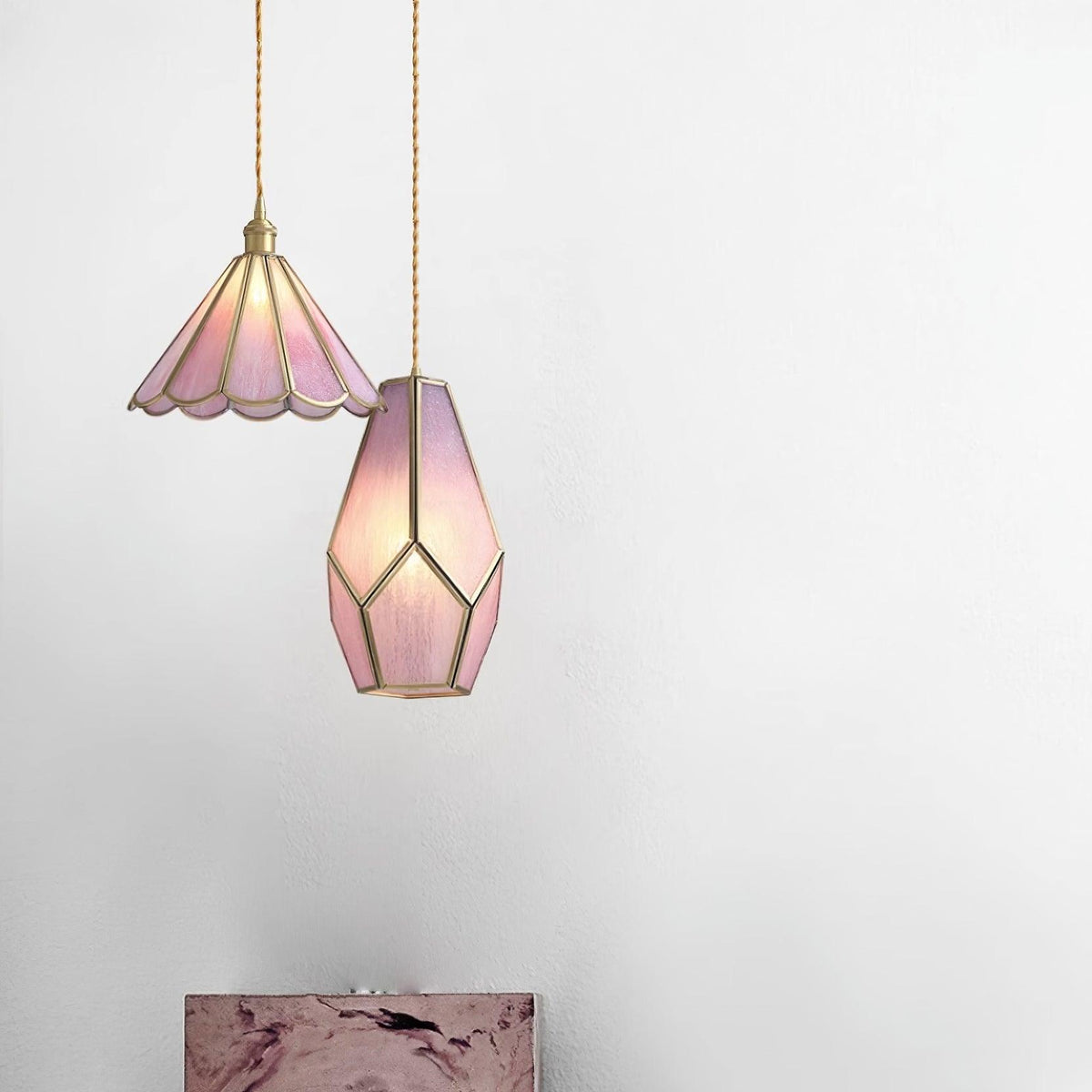 Lione-pendellampe i pinkfarvet glas