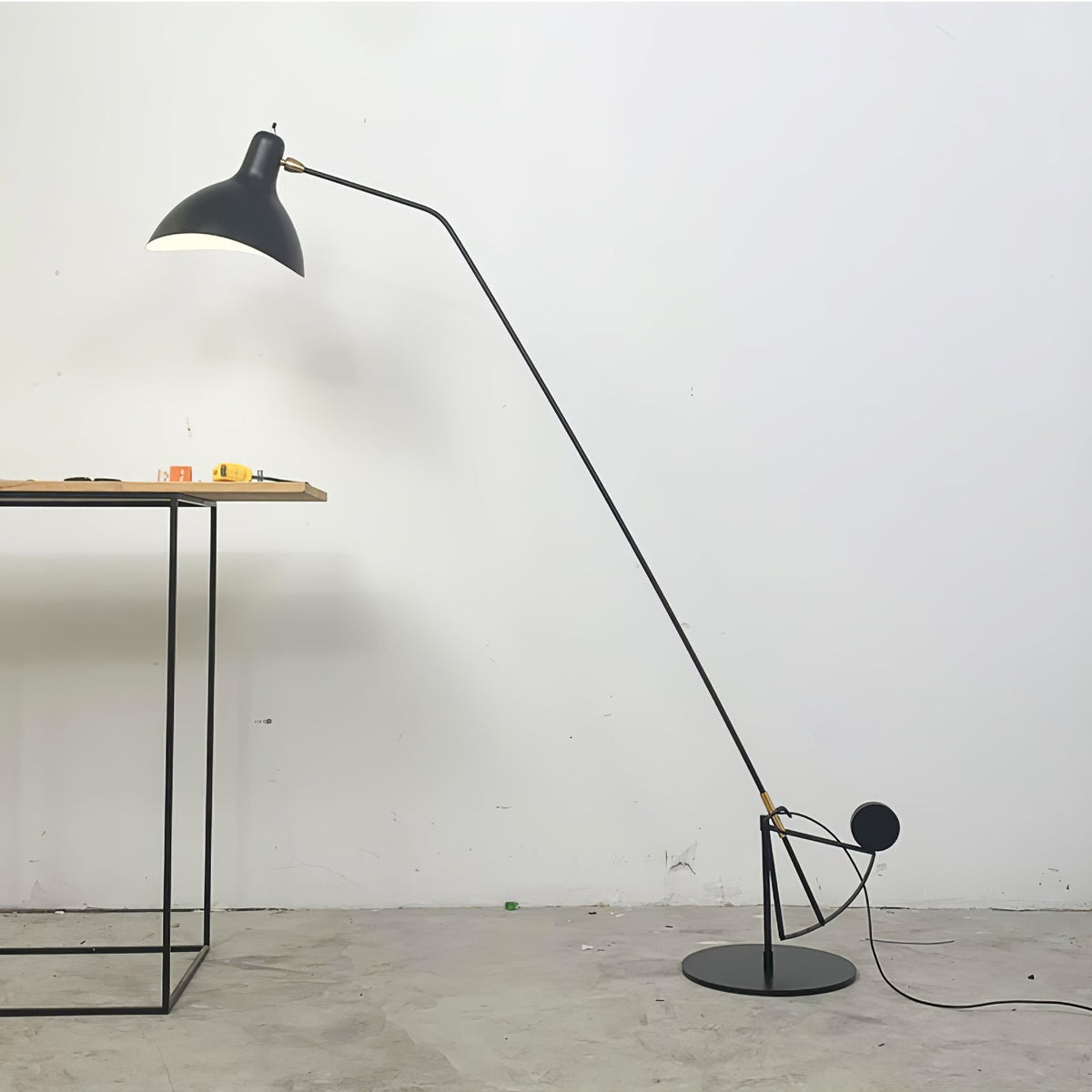 ArcMotion gulvlampe med mantisarm