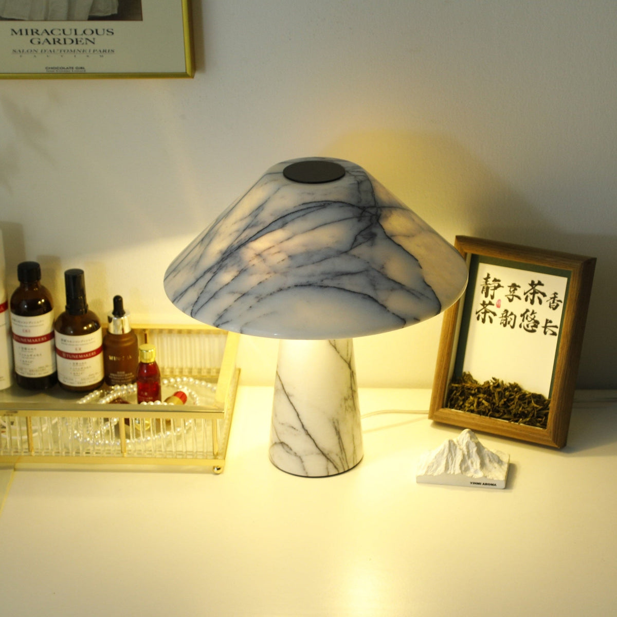 Dashiell moderne marmorbordlampe